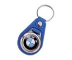 Sleutelhanger van metaal op imitatie leren onderzijde.Drukformaat  25mm.blue